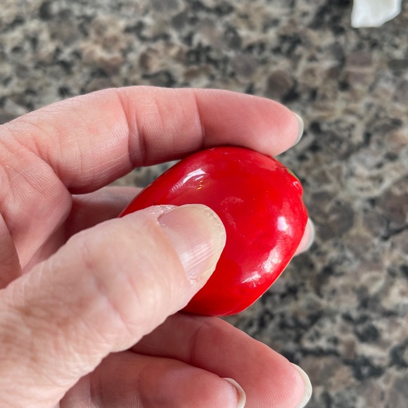 Strawberry Salt and Pepper Shakers 🌺 - Picture 3 of 3